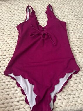 Cupshe Magenta Scalloped One-Piece Swimsuit with Front Tie